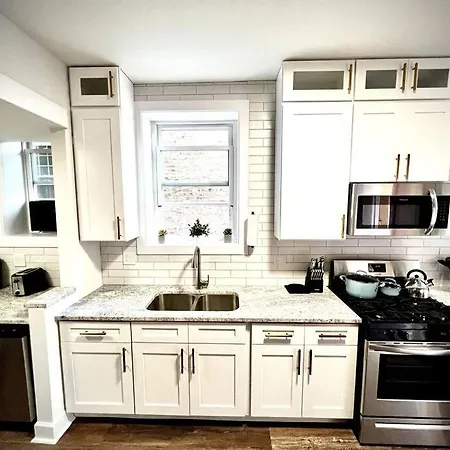 Modern Vintage 2br Walkable To Dining & Lakefront *