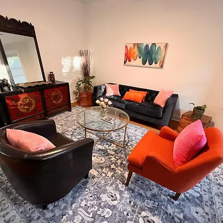 Modern Vintage 2br Walkable To Dining & Lakefront
