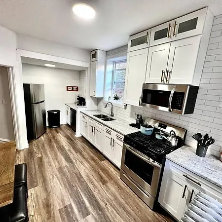 Apartment Modern Vintage 2br Walkable To Dining & Lakefront *
