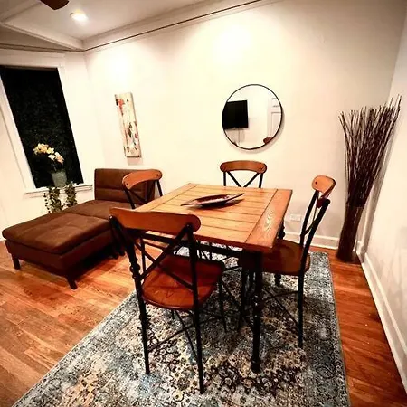Modern Vintage 2br Walkable To Dining & Lakefront Apartment *