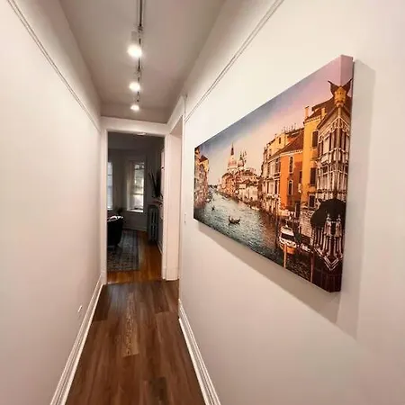 Modern Vintage 2br Walkable To Dining & Lakefront Apartment *