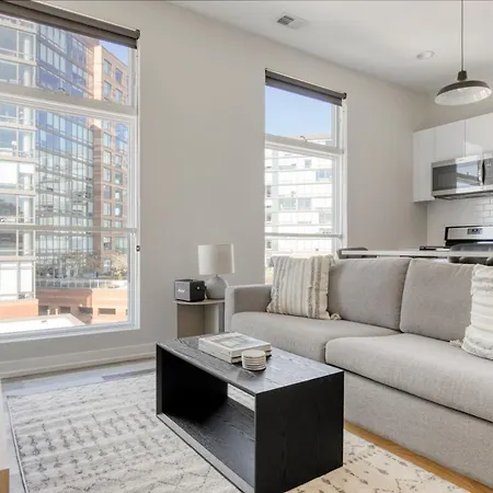 River West 3br Nr Blue Line I-90 Chi-785 Apartment
