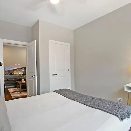 3br Spacious With In-unit Laundry - Kedzie 3f Apartment *