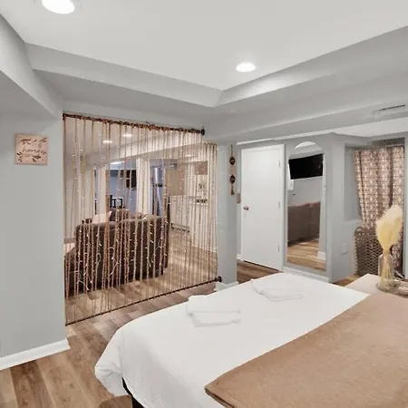 Logan Square Monthly Apartment *