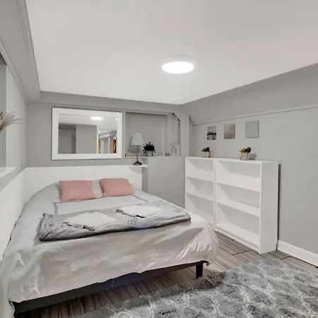 Logan Square Monthly Apartment *