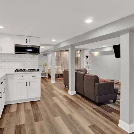 Logan Square Monthly Apartment *