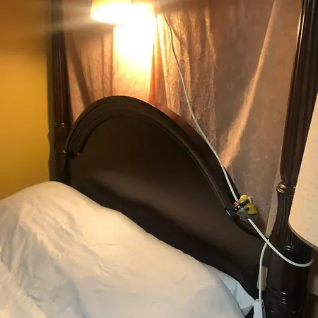 A Secluded Bedroom With A Private Full Bathroom Homestay *