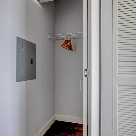 South Loop 1br W Gym Game Nr Schools Chi-988