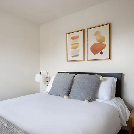 Uptown 1br W Fire Pits Indoor Pool Nr Beach Chi-973 Chicago