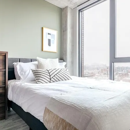 W Loop W Pool Gym Nr Restaurant Row Chi-283 *