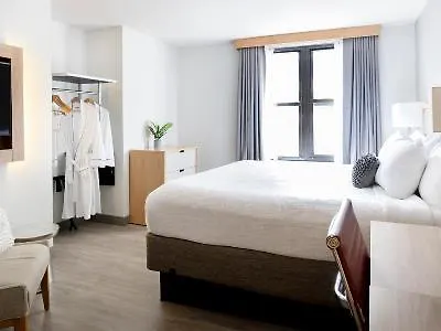Saint Clair - Magnificent Mile Hotel