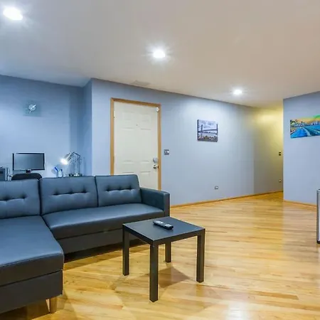 Modern 1bdr 2nd Floor Condominium * Chicago