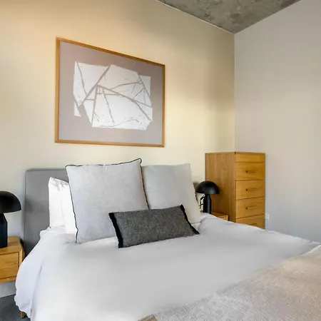Lakeview 2br W Roftop Gym Nr Trail Park Chi-984 * Chicago
