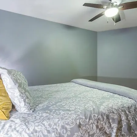 Apartment Modern 1bdr 2nd Floor Condominium *