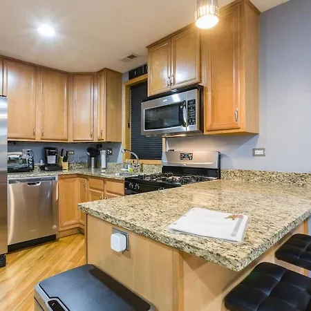 Modern 1bdr 2nd Floor Condominium Apartment *