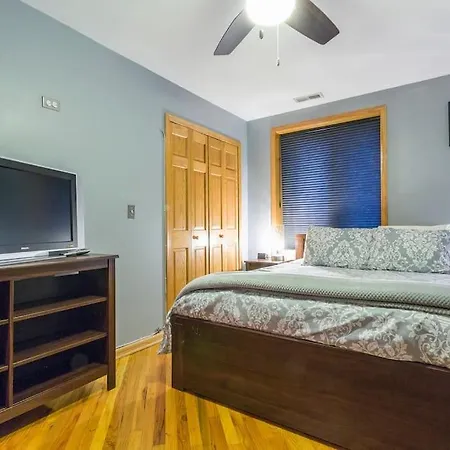 Modern 1bdr 2nd Floor Condominium Chicago