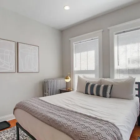 Comfy And Serene In - Pensacola 2w Apartment Chicago