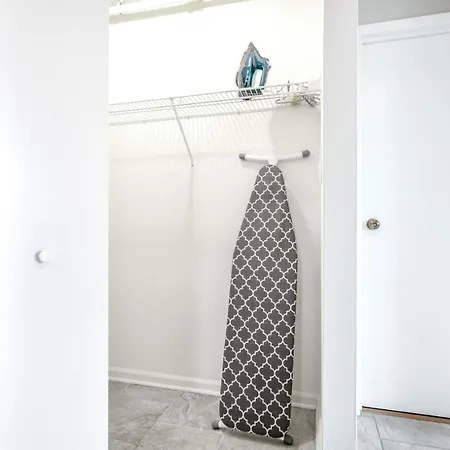 Apartment River N 2br W Gym Wd Nr Magnificent Mile Chi-164 Chicago