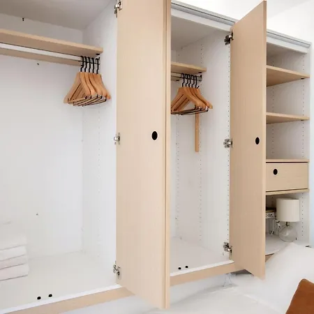 Pilsen Studio W Pool Lounge Nr L Green Line Chi-994