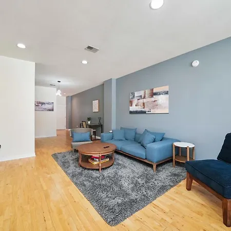 City-view 3-br Rooftop Apartment