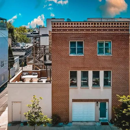 Modern Townhome With King & Private Patio * Chicago