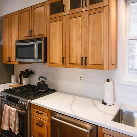 Holiday home Modern Townhome With King & Private Patio Chicago