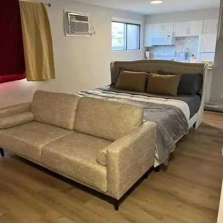 Luxury King Bed • Remodeled Safe Chicago Condo Apartment