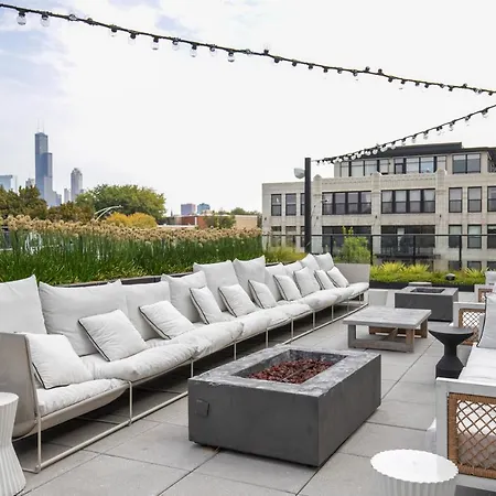 Pilsen Studio W Pool Lounge Nr L Green Line Chi-994 Apartment