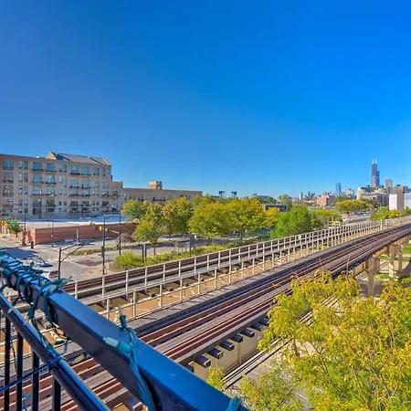 Near Beaches, Parks And Downtown! *