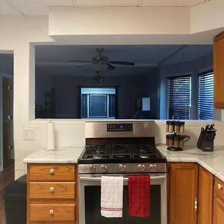 Spacious 2-bedroom Open-concept *