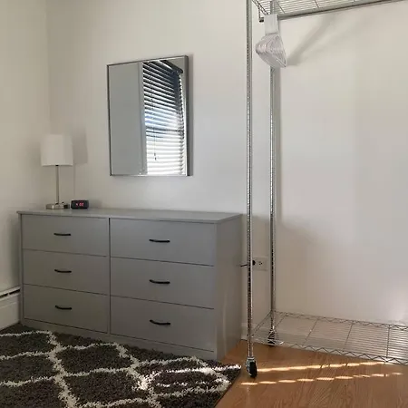 Apartment Spacious 2-bedroom Open-concept Chicago