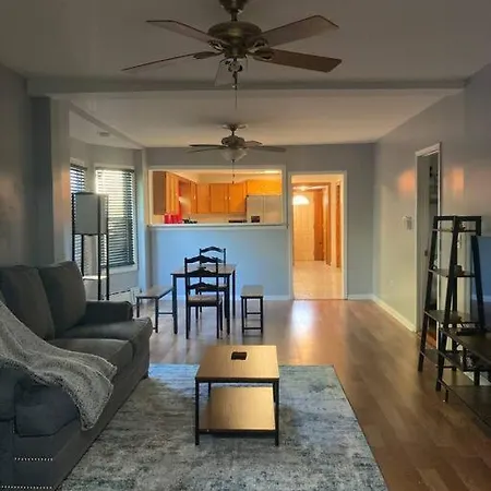 Apartment Spacious 2-bedroom Open-concept Chicago