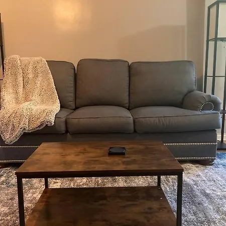 Apartment Spacious 2-bedroom Open-concept