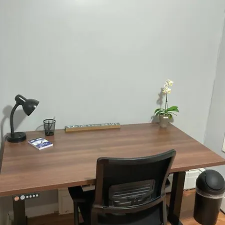 Spacious 2-bedroom Open-concept Chicago