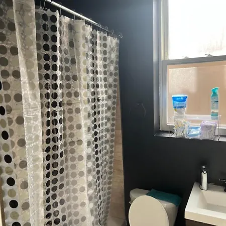 Apartment East Garfield 10 Mins From Downtown! *