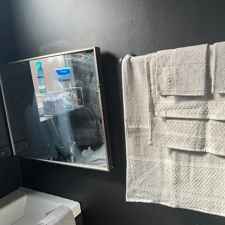 Apartment East Garfield 10 Mins From Downtown! *