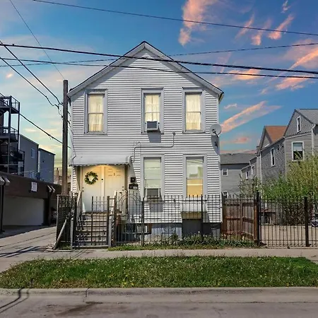 Cozy North Side Oasis * Chicago