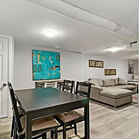 Apartment Cozy North Side Oasis Chicago