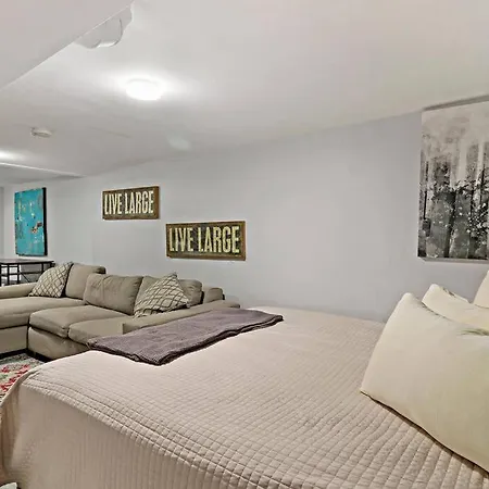 Cozy North Side Oasis Chicago