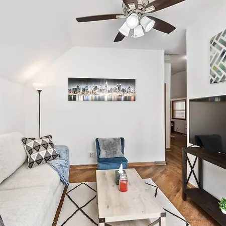 Bright And Modern 2br Apt With Parking And Laundry Apartment *