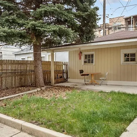 Bright And Modern 2br Apt With Parking And Laundry Apartment
