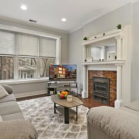 Apartment Live The Dream In Wrigleyville's 3br Gem Chicago