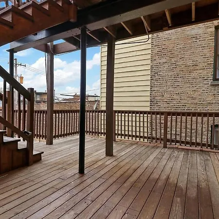 Live The Dream In Wrigleyville's 3br Gem *