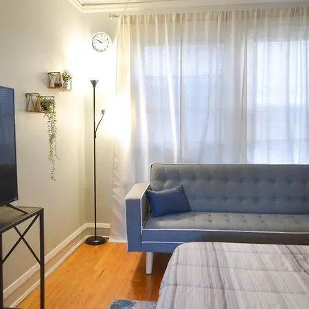 Prime Location W/ Historic Charm Near Shops &parks Chicago