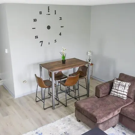 Apartment Cozy North Side For Exploring *