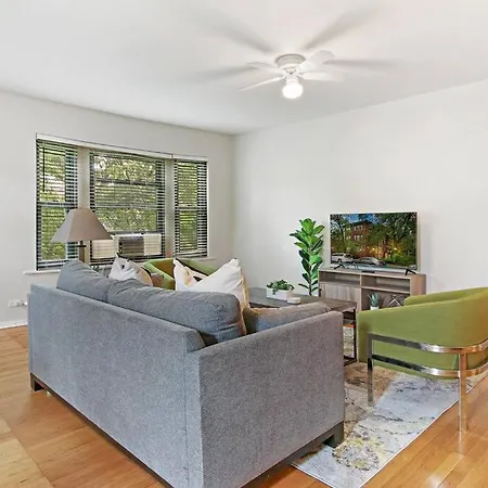 Charming 3br In Prime Location * Chicago