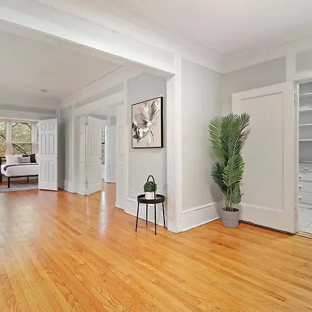 Spacious 4br Apt In Historic Hyde Park Near Beach Apartment Chicago