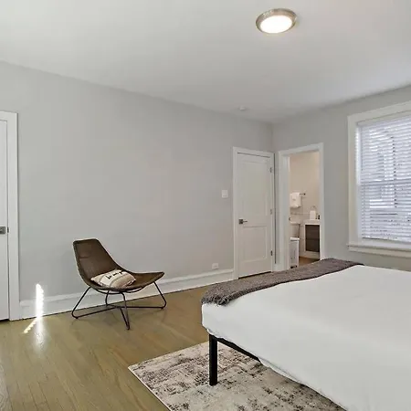 Great Location! 15 Min From Dt -historic Hyde Park *