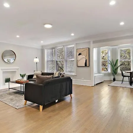 Great Location! 15 Min From Dt -historic Hyde Park Chicago