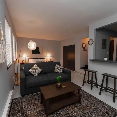 Discover North Side From Modern Apartment *